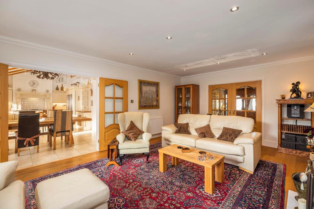 3 Bedroom Chalet Canford Cliffs Road, Canford Cliffs